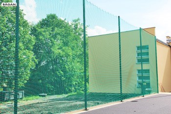 Siatka osłonowa - Piłkochwyty na boiska w szkole
